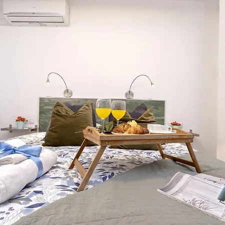 -malagasunapts-merced Private Terrace Apartmán