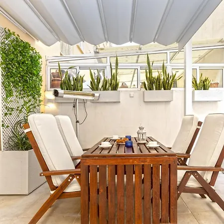 -malagasunapts-merced Private Terrace Apartmán